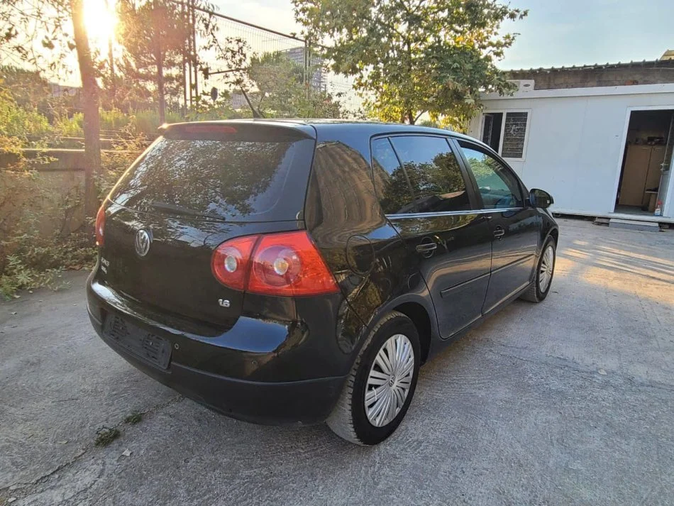 Tirane, shes makine VW GOLF 5 Benzin+Gaz, e zeze manuale Klima 182.500 km 3.790 €