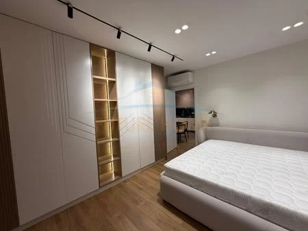 Tirane, jepet me qera apartament 2+1 Kati 5, 90 m² 1.000 € (Rruga Mine Peza)