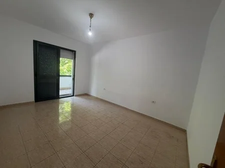 Tirane, shitet apartament 2+1+Ballkon Kati 2, 56 m² 156.000 € (Brryli)