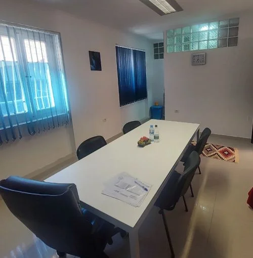 Tirane, jepet me qera ambjent biznesi Kati 0, 30 m² 300 € (rruga myslym shyri)