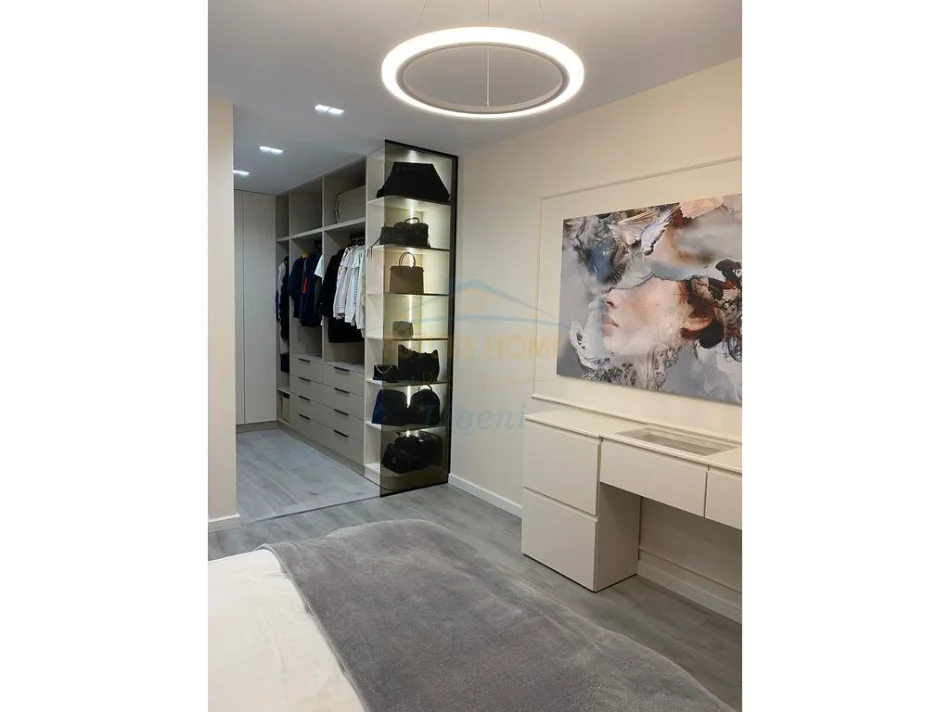 Tirane, jepet me qera apartament 2+1 Kati 3, 80 m² 850 € (green city)
