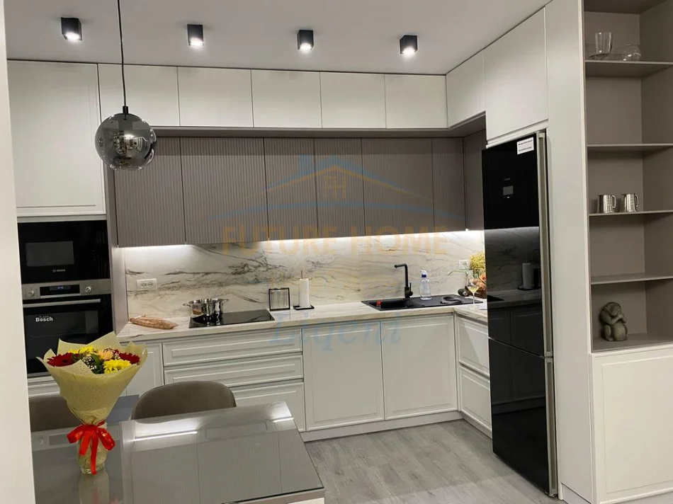 Tirane, jepet me qera apartament 2+1 Kati 3, 80 m² 850 € (green city)