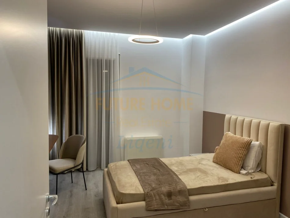 Tirane, jepet me qera apartament 2+1 Kati 3, 850 € (green city)