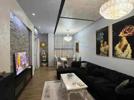 Tirane, jepet me qera apartament 1+1+Ballkon Kati 2, 70 m² 450 € (astir)