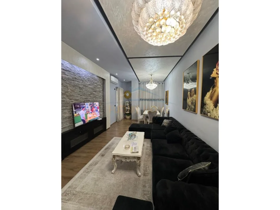Tirane, jepet me qera apartament 1+1+Ballkon Kati 2, 70 m² 450 € (unaza e re)