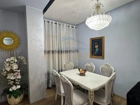 Tirane, jepet me qera apartament 1+1+Ballkon Kati 2, 70 m² 450 € (astir)
