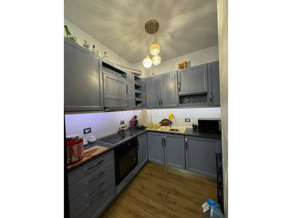 Tirane, jepet me qera apartament 1+1+Ballkon Kati 2, 70 m² 450 € (unaza e re)