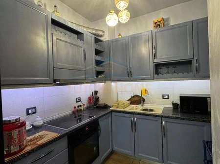 Tirane, jepet me qera apartament 1+1+Ballkon Kati 2, 70 m² 450 € (astir)