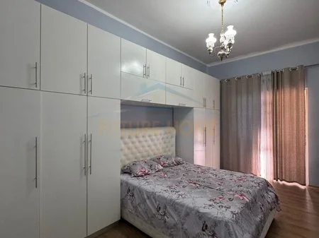 Tirane, jepet me qera apartament 1+1+Ballkon Kati 2, 70 m² 450 € (astir)