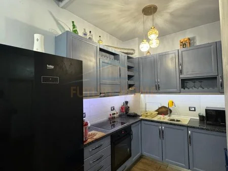 Tirane, jepet me qera apartament 1+1+Ballkon Kati 2, 70 m² 450 € (astir)