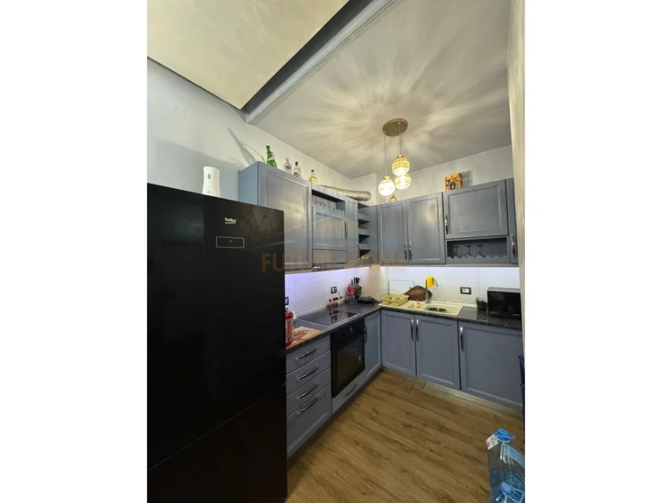 Tirane, jepet me qera apartament 1+1 Kati 2, 450 €