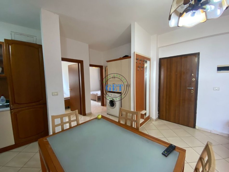 Durres, jepet me qera apartament 2+1+Ballkon Kati 3, 70 m² 300 € (Plazh, Durres.)