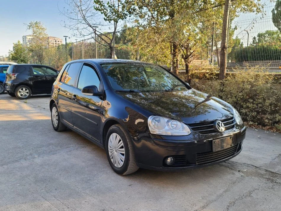 Tirane, shes makine VW GOLF 5 Benzin+Gaz, e zeze manuale Klima 182.500 km 3.790 €