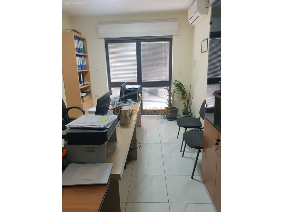 Tirane, shes ambjent biznesi Kati 0, 37 m² 88.000 € (rruga ndre mjeda)