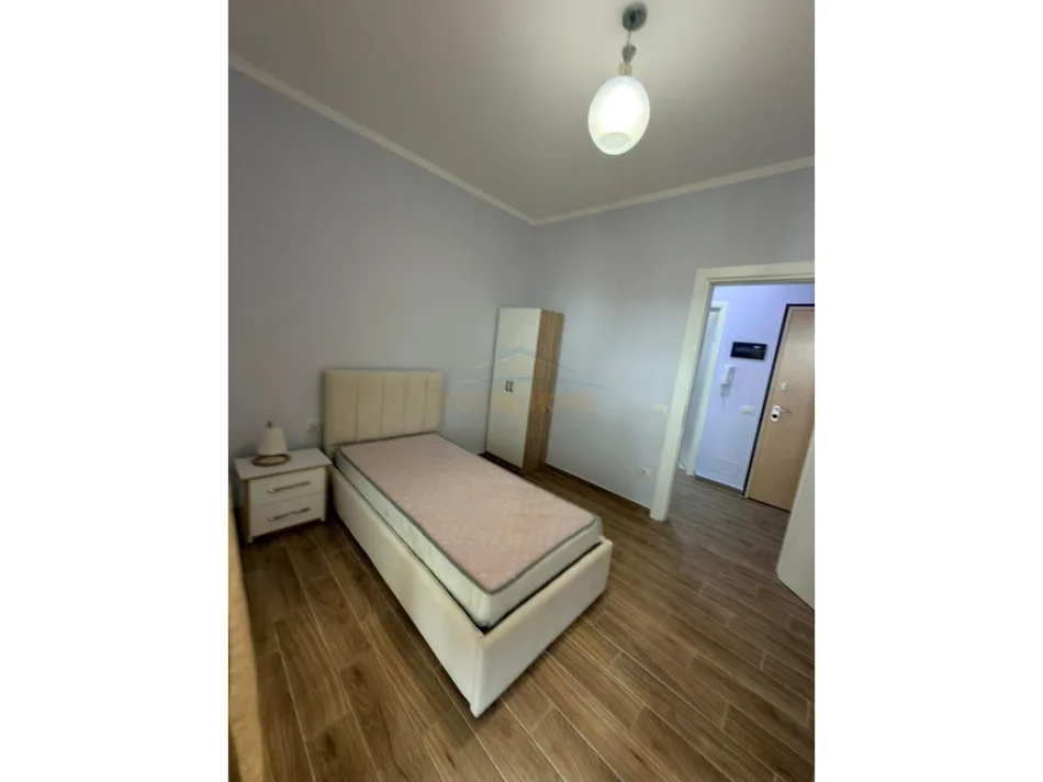 Tirane, shitet apartament 4+1 Kati 5, 90 m² 170.000 € 