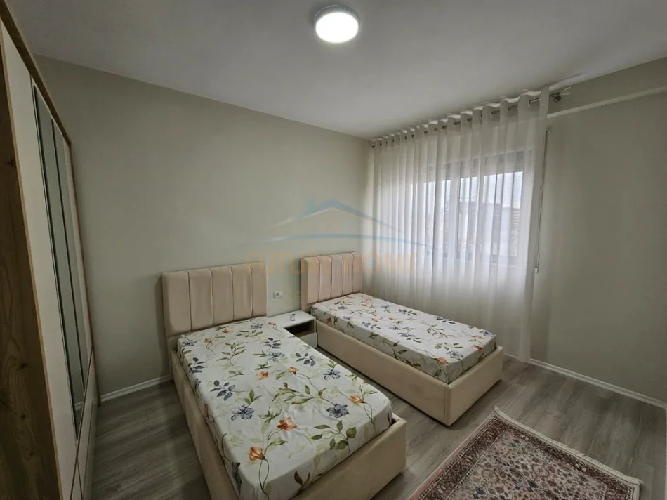 Tirane, jepet me qera apartament 2+1+Ballkon Kati 7, 99 m² (Rruga e Durresit)