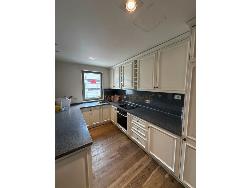 Tirane, jepet me qera apartament 3+1 Kati 7, 120 m² 1.500 € (Kompleksi Delijorgji)