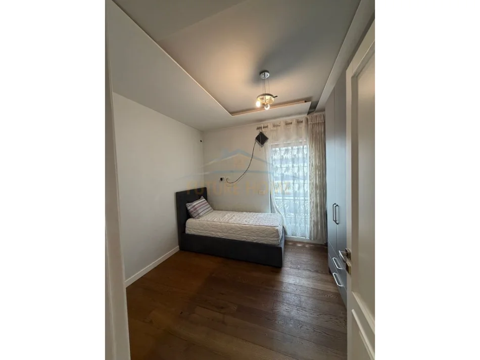 Tirane, jepet me qera apartament 3+1 Kati 7, 120 m² 1.500 € (Kompleksi Delijorgji)