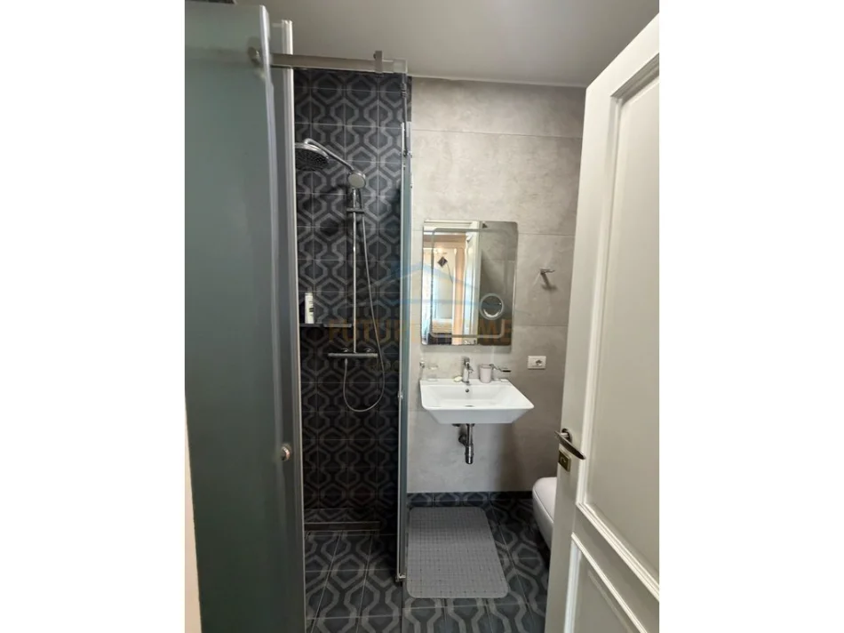 Tirane, jepet me qera apartament 3+1 Kati 7, 120 m² 1.500 € (Kompleksi Delijorgji)