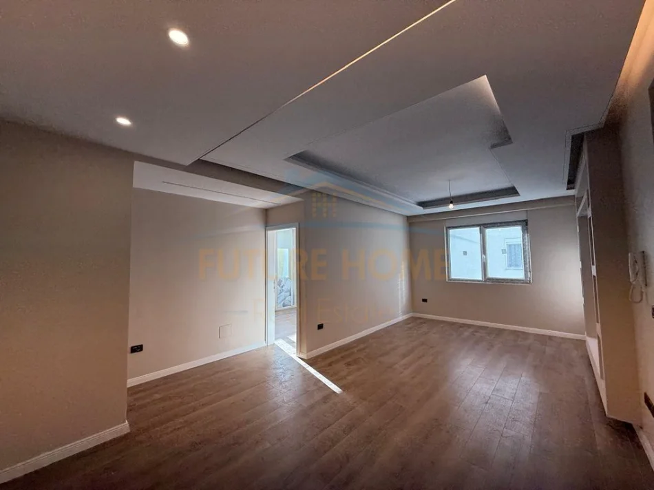 Tirane, shitet apartament 1+1+Ballkon Kati 3, 66 m² 165.000 € (UJTI I FTOHTE , VLORE)