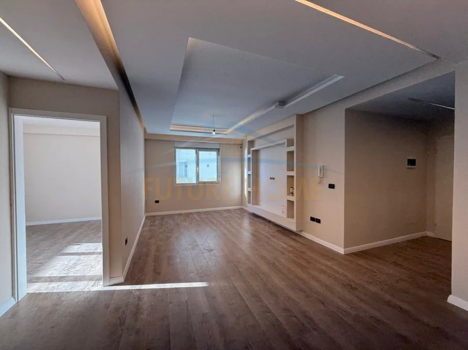 Tirane, shitet apartament 1+1+Ballkon Kati 3, 66 m² 165.000 € (UJTI I FTOHTE , VLORE)