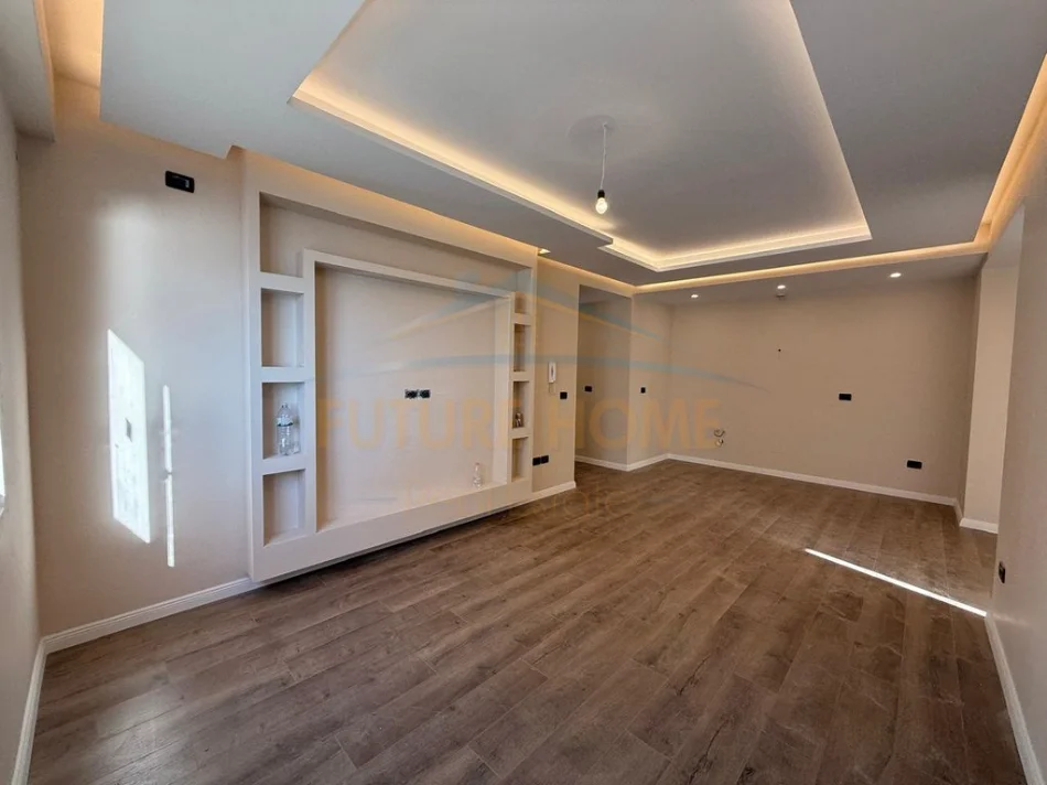 Tirane, shitet apartament 1+1+Ballkon Kati 3, 66 m² 165.000 € (UJTI I FTOHTE , VLORE)