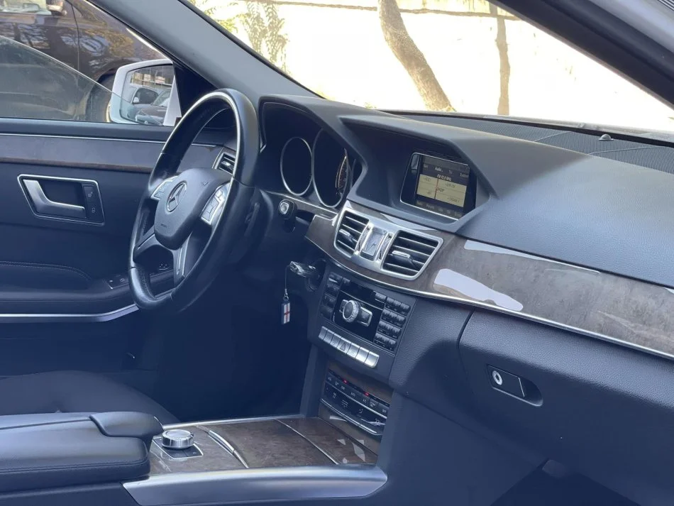 Tirane, shes makine MERCEDES E250 CDI 4 MATIC Nafte, e bardhë automatik Klima 163.000 km 12.900 €