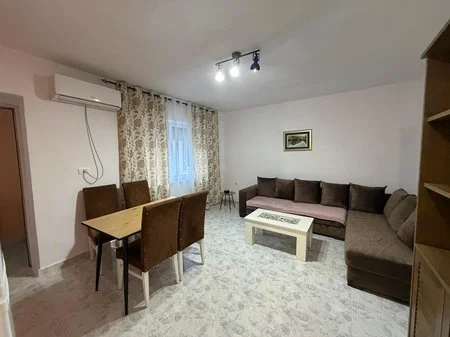 Tirane, jepet me qera 1+1 Kati 2, 55 m² 450 € 