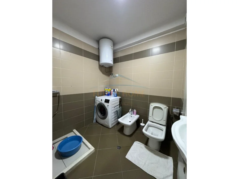 Tirane, shitet apartament 2+1+Aneks+Ballkon Kati 3, 116 m² 163.000 € (Yzberisht)