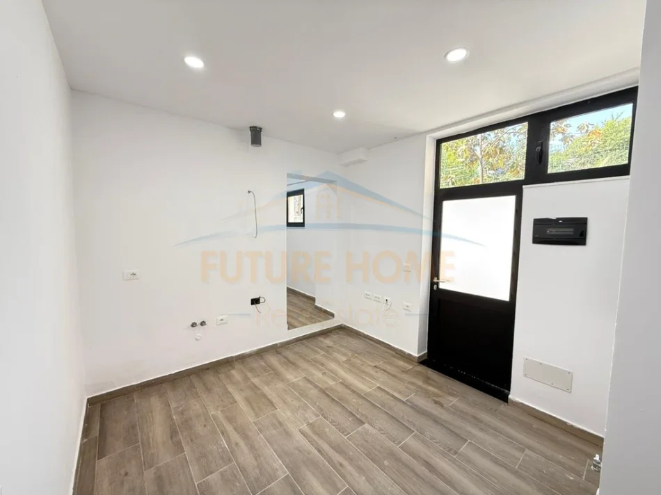 Tirane, jepet me qera ambjent biznesi Kati 0, 60 m² 900 € (Ali Demi)