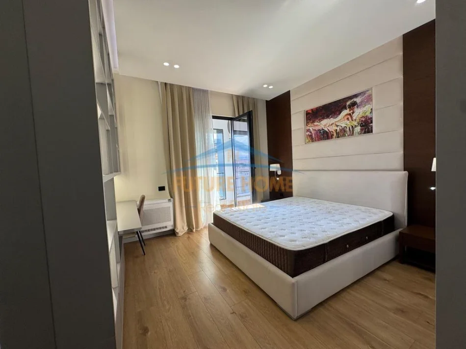 JEPET ME QERA APARTAMENT 1+1 TEK SQUARE 21 , RRUGA E KAVAJES