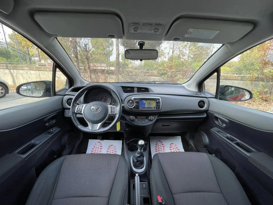 Tirane, shes makine TOYOTA YARIS Benzin, vishnje manuale Klima 172.000 km 5.790 €