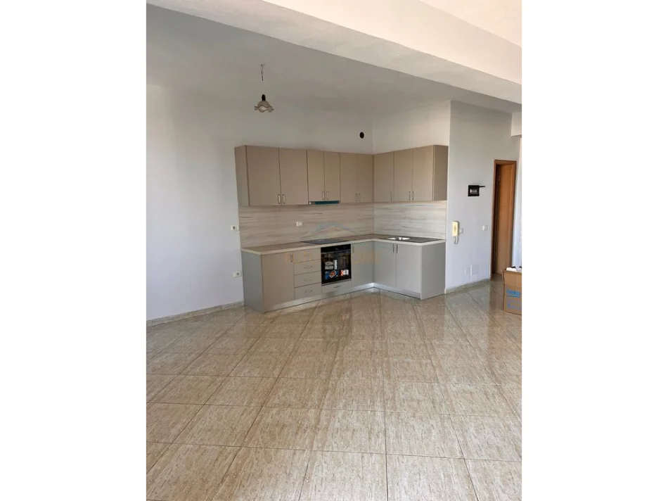 Tirane, jepet me qera apartament 2+1 Kati 6, 109 m² 600 € (Rruga e Kavajes)