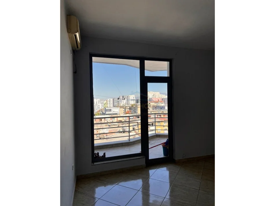 Tirane, jepet me qera apartament 2+1 Kati 6, 109 m² 600 € (Rruga e Kavajes)