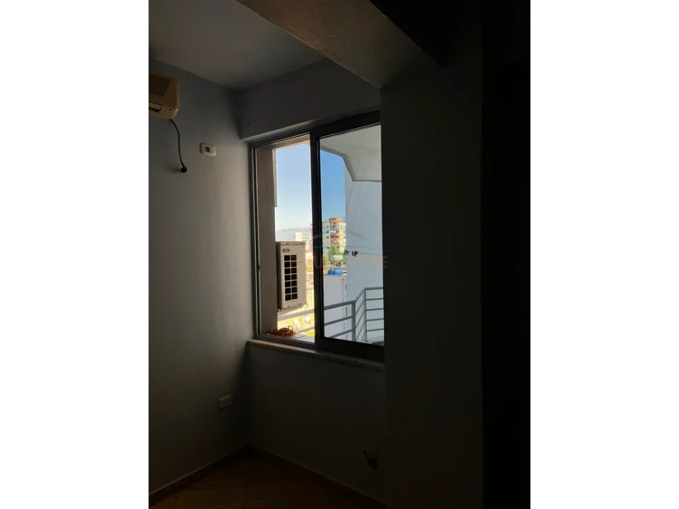 Tirane, jepet me qera apartament 2+1 Kati 6, 109 m² 600 € (Rruga e Kavajes)