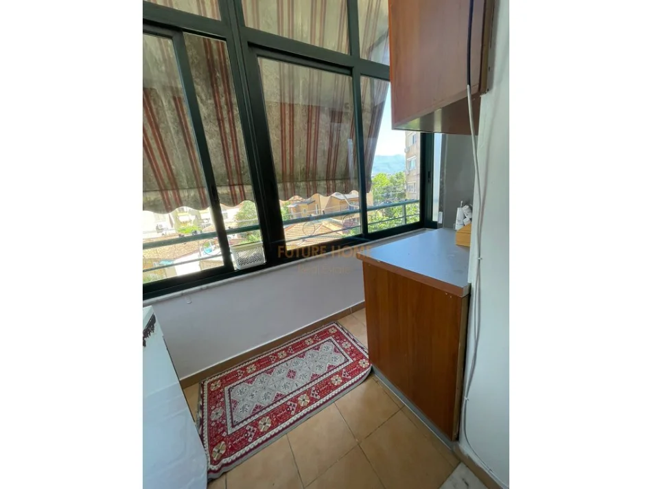Tirane, jepet me qera apartament 2+1 Kati 3, 82 m² 700 € (Rruga e Durresit)