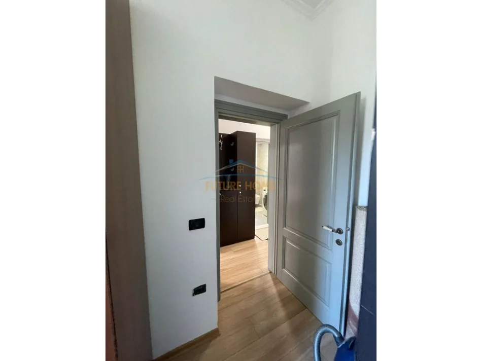 Tirane, jepet me qera apartament 2+1 Kati 3, 82 m² 700 € (Rruga e Durresit)