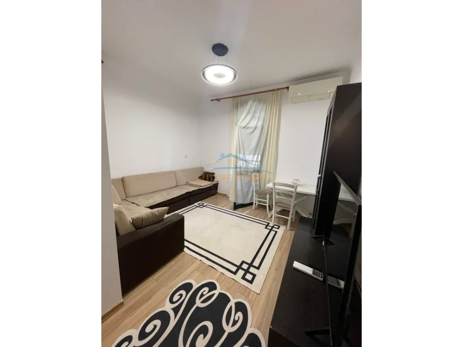 Tirane, jepet me qera apartament 2+1 Kati 3, 82 m² 700 € (Rruga e Durresit)