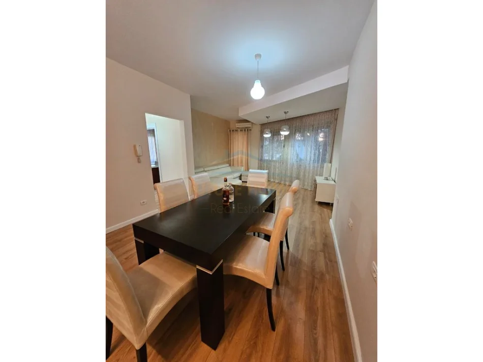 Tirane, shitet apartament 2+1 Kati 3, 98 m² 234.000 € (Rruga Mine Peza)