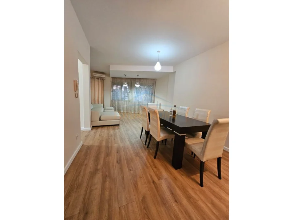 Tirane, shitet apartament 2+1 Kati 3, 98 m² 234.000 € (Rruga Mine Peza)