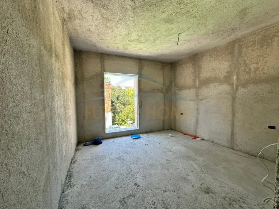 Tirane, shitet apartament 2+1+2 Kati 1, 99 m² 239.700 € (Shkolla e Baletit, prane Rruges se Elbasanit)