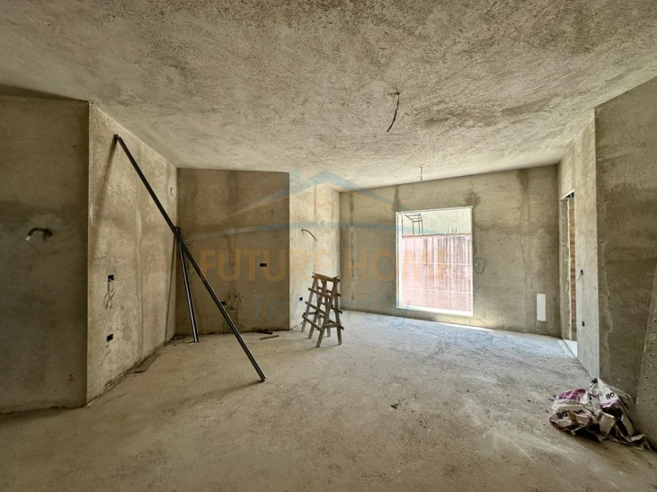 Tirane, shitet apartament 2+1+2 Kati 1, 99 m² 239.700 € (Shkolla e Baletit, prane Rruges se Elbasanit)