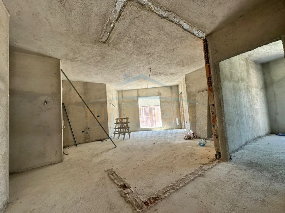 Tirane, shitet apartament 2+1+2 Kati 1, 99 m² 239.700 € (Shkolla e Baletit, prane Rruges se Elbasanit)