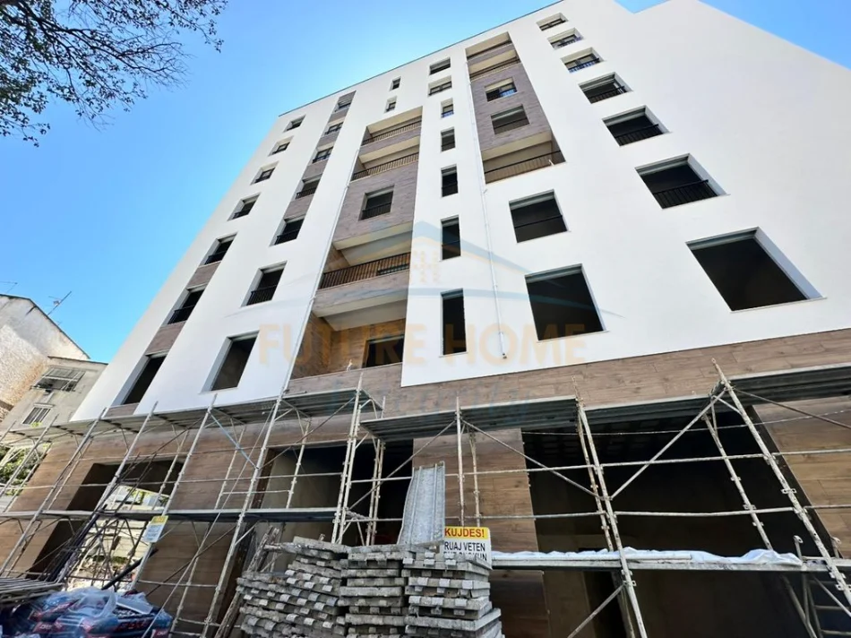 Tirane, shitet apartament 2+1+2 Kati 1, 99 m² 239.700 € (Shkolla e Baletit, prane Rruges se Elbasanit)