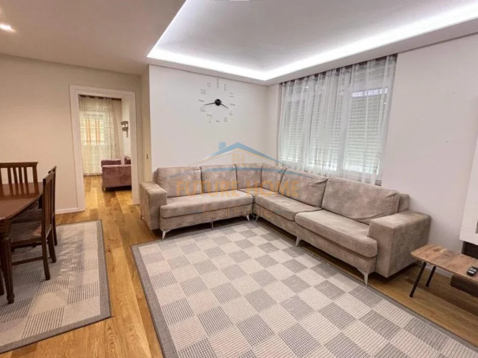 Tirane, jepet me qera apartament 3+1 Kati 4, 79 m² 850 € (Selvia)