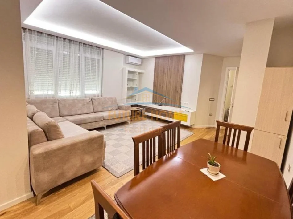 Tirane, jepet me qera apartament 3+1 Kati 4, 79 m² 850 € (Selvia)