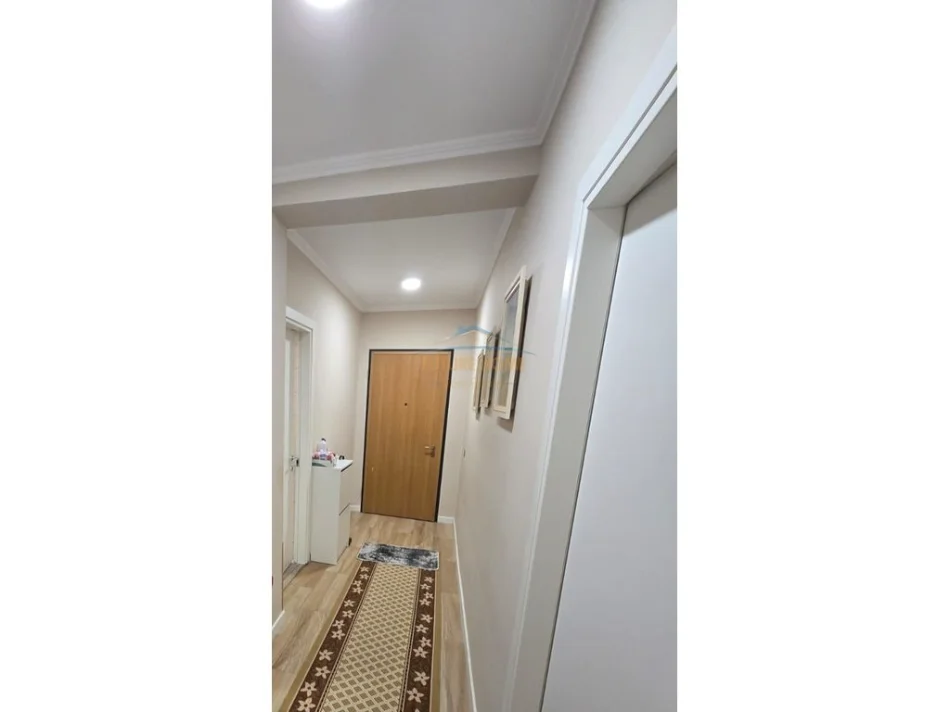 Tirane, jepet me qera apartament 3+1 Kati 4, 80 m² 850 €