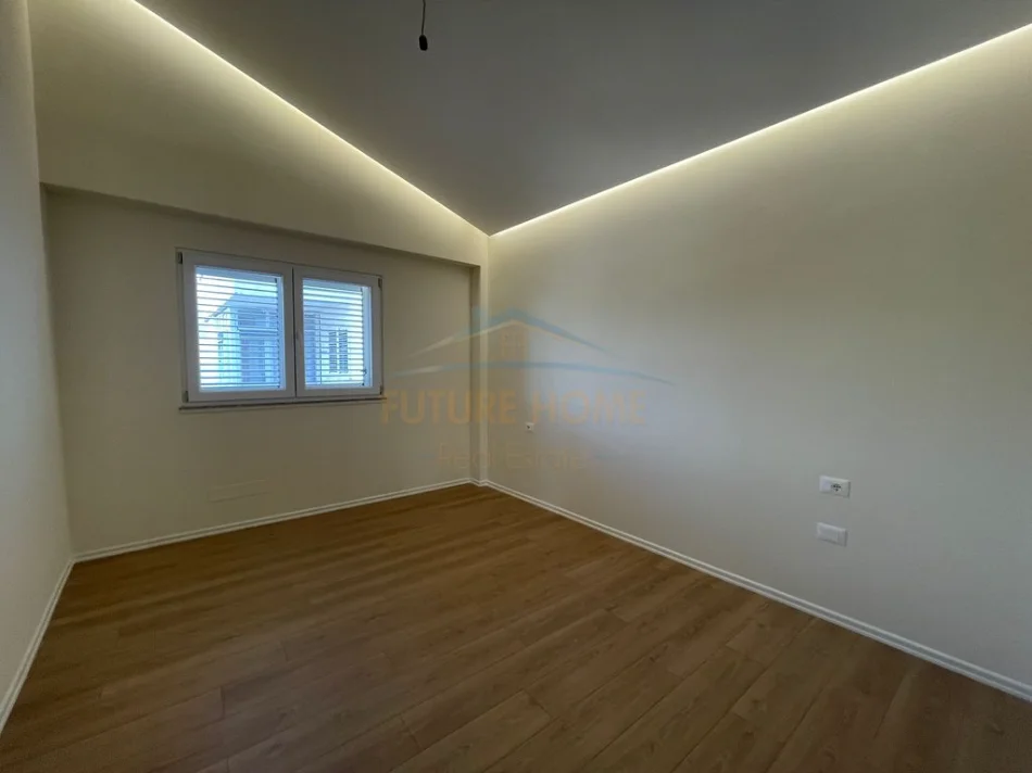 Tirane, shitet apartament 2+1+Ballkon Kati 3, 72 m² 170.000 € 