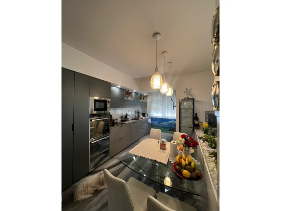 Tirane, shitet apartament 3+1 Kati 3, 125 m² 305.000 € 