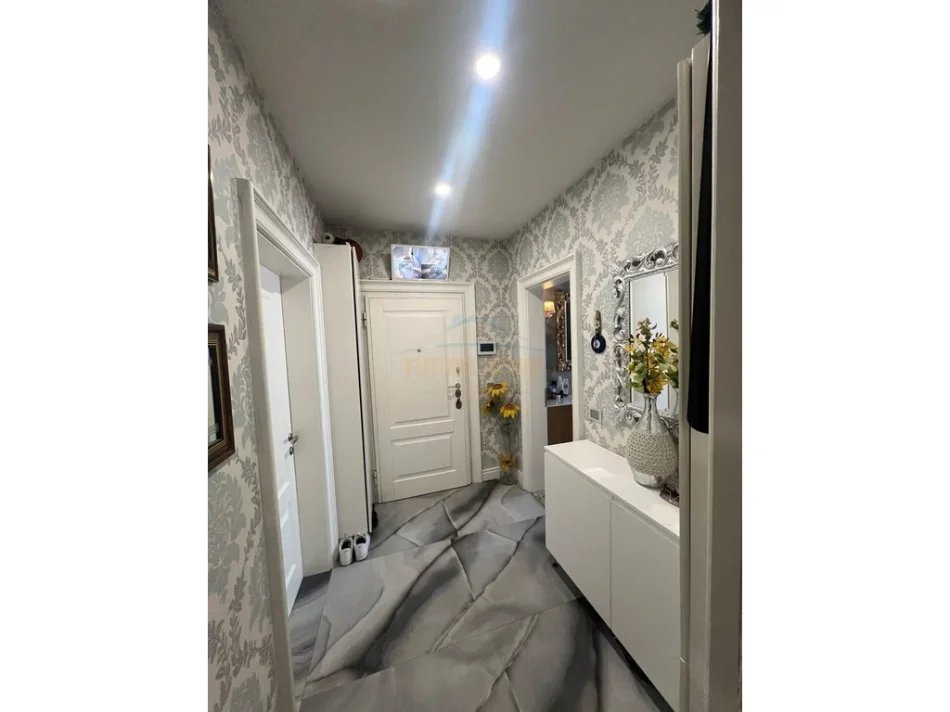 Tirane, shitet apartament 3+1 Kati 3, 125 m² 305.000 € 